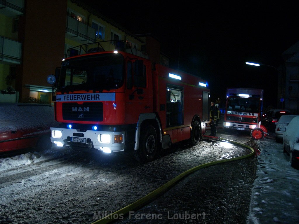 Feuer in Kueche Koeln Vingst Homarstr P626.JPG